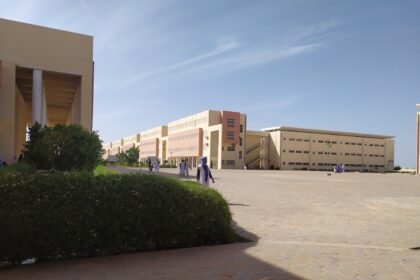مبنى كلية العلوم والتقنيات في جامعة نواكشوط العصرية
