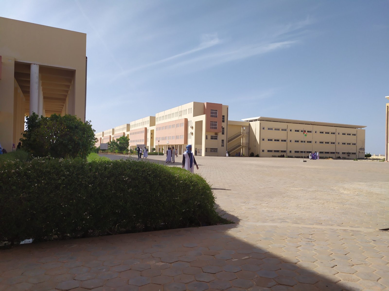 مبنى كلية العلوم والتقنيات في جامعة نواكشوط العصرية